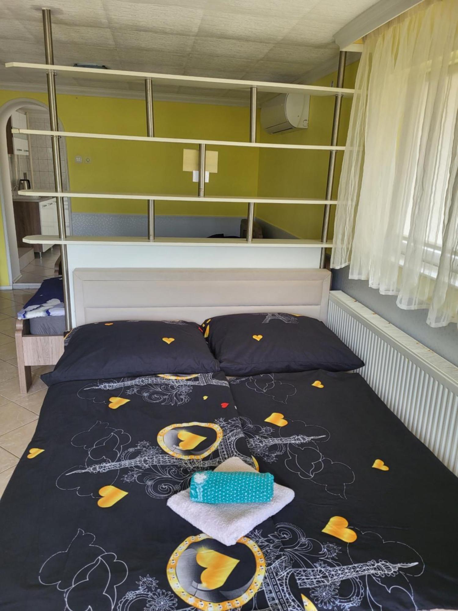 TiszaújvárosNapsugar Vendeghazアパートメント 部屋 写真