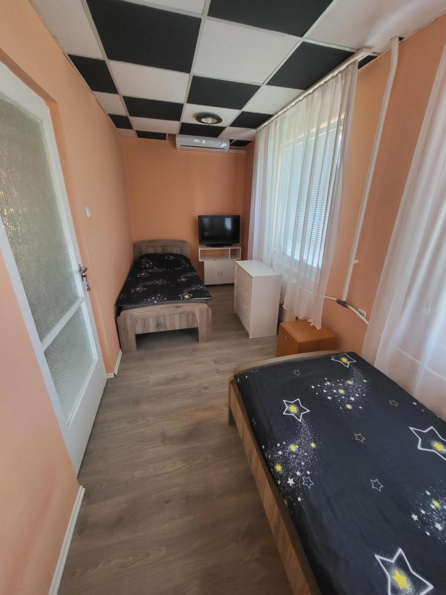 TiszaújvárosNapsugar Vendeghazアパートメント 部屋 写真